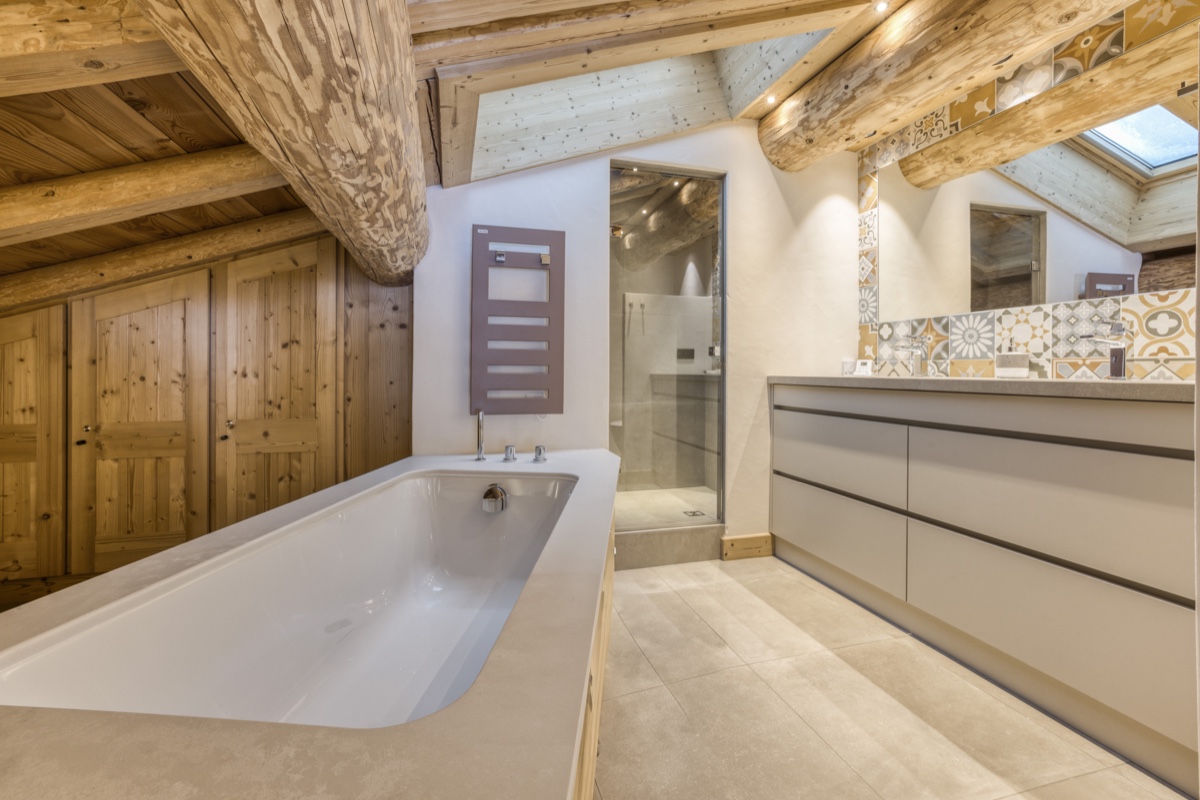 Ensuite bedroom floor 3