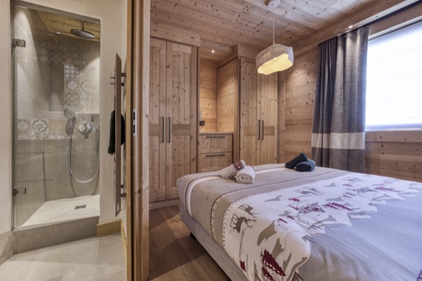 Ensuite bedroom floor 2